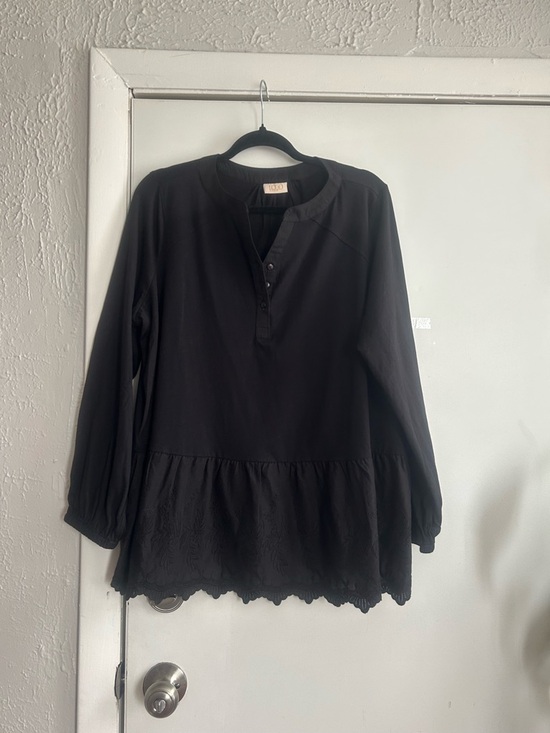 LOGO LAVISH Tops - Women's Black Henley Peplum Tunic Top